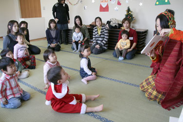 webともちゃん読み聞かせ.jpg webともちゃん読み聞かせ.jpg